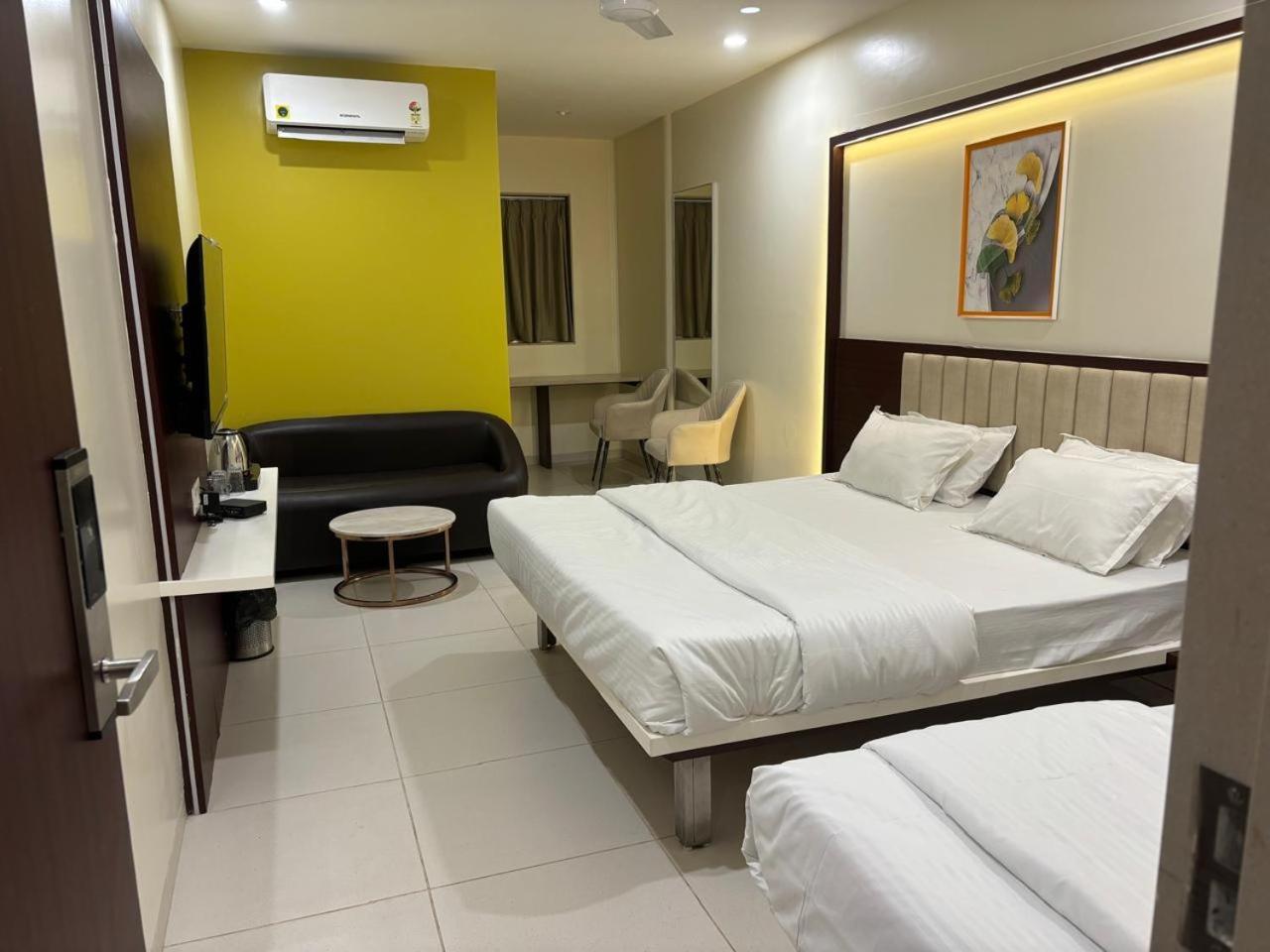 Hotel Haldi Nashik Dış mekan fotoğraf