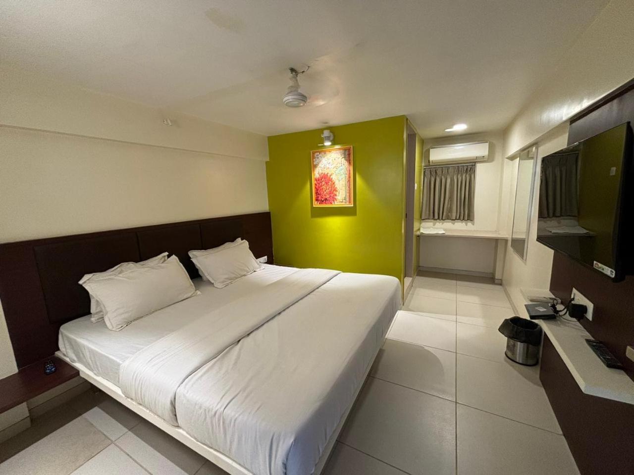Hotel Haldi Nashik Dış mekan fotoğraf