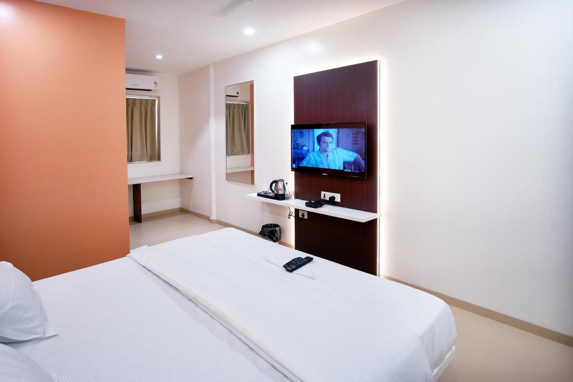 Hotel Haldi Nashik Oda fotoğraf