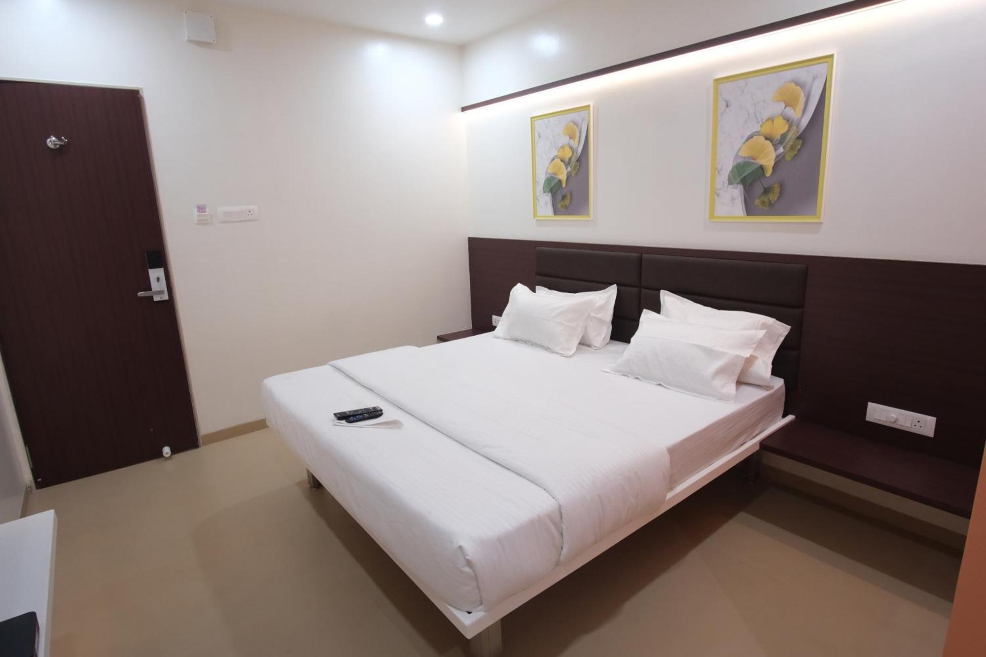 Hotel Haldi Nashik Dış mekan fotoğraf